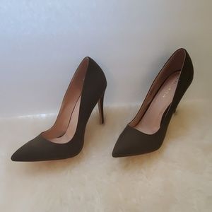 Liliana "Miss Lola" Heels